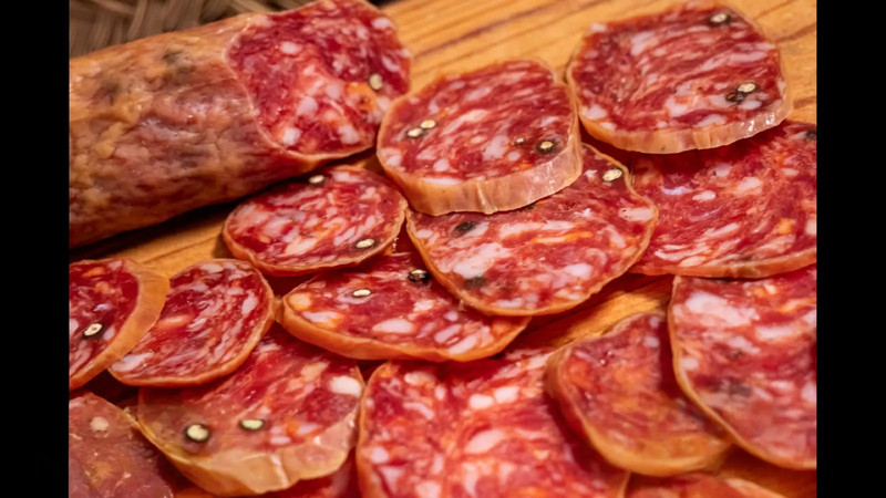 Salchichón achorizado